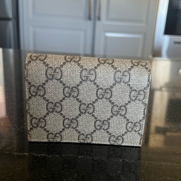 GUCCI GG Supreme Heart Motif Compact Bifold Wallet (Coated Canvas) - Picture 5 of 15